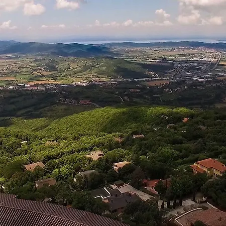Colle Della Trinita מלון