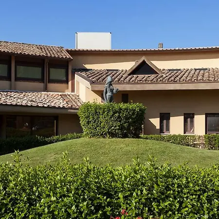 מלון Colle Della Trinita